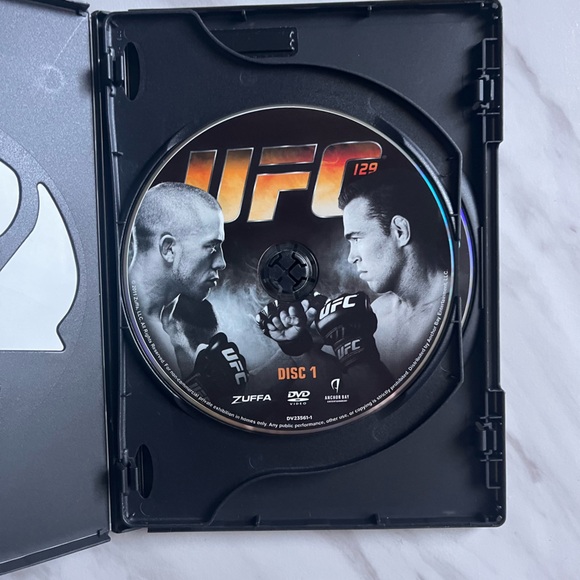 UFC 129 DVD - George St. Pierre VS Jake Shields TORONTO EVENT - Picture 3 of 4